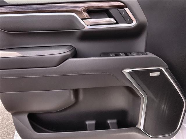 Photo of 2025 Summit White Chevrolet Silverado 1500