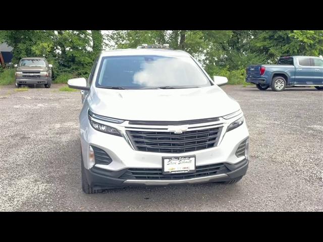 Photo of 2022 Silver Ice Metallic Chevrolet Equinox