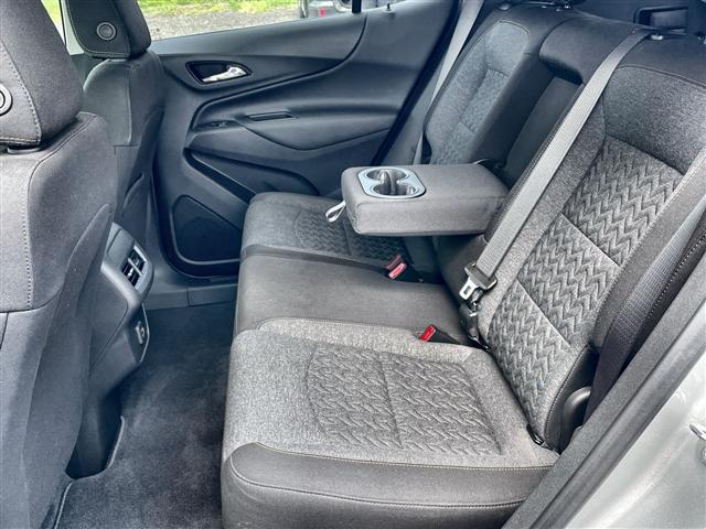 Photo of 2022 Silver Ice Metallic Chevrolet Equinox