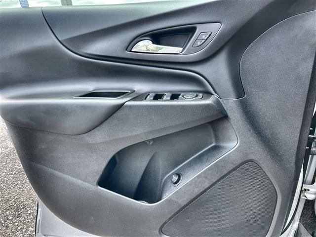 Photo of 2022 Silver Ice Metallic Chevrolet Equinox