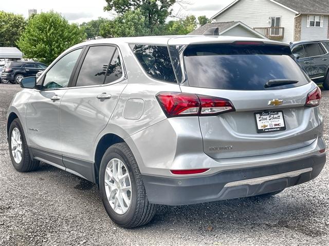 Photo of 2022 Silver Ice Metallic Chevrolet Equinox
