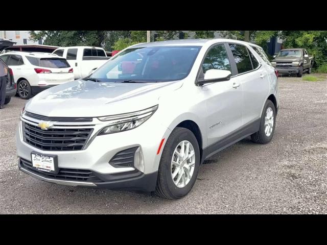 Photo of 2022 Silver Ice Metallic Chevrolet Equinox