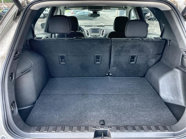Photo of 2022 Silver Ice Metallic Chevrolet Equinox