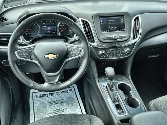 Photo of 2022 Silver Ice Metallic Chevrolet Equinox