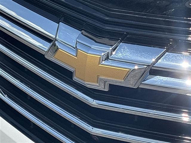 Photo of 2022 Iridescent Pearl Tricoat Chevrolet Equinox