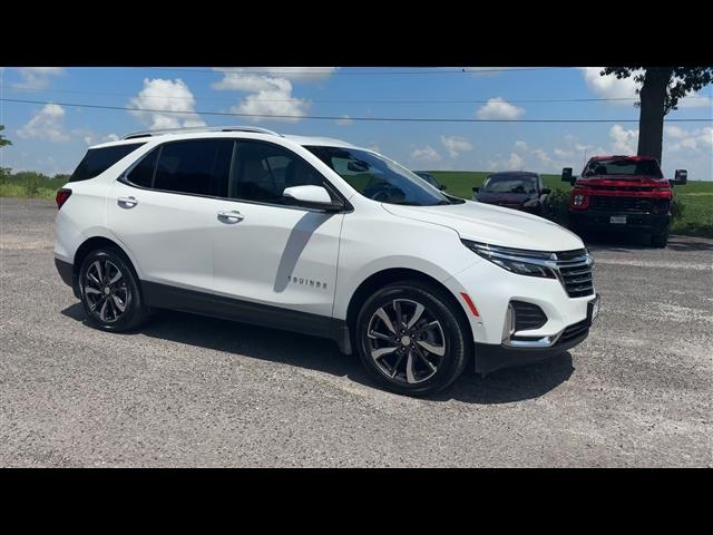 Photo of 2022 Iridescent Pearl Tricoat Chevrolet Equinox
