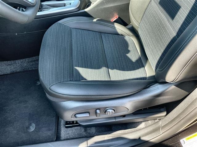 Photo of 2025 Ebony Twilight Metallic Buick Envista