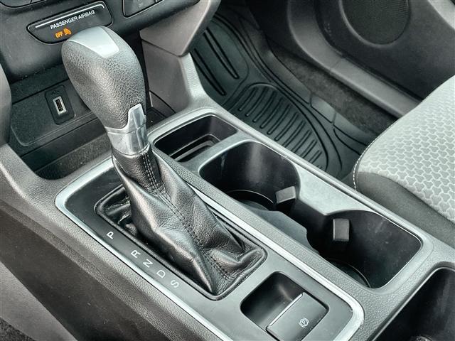 Photo of 2017 WHITE GOLD METALLIC Ford Escape