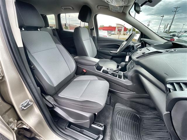 Photo of 2017 WHITE GOLD METALLIC Ford Escape