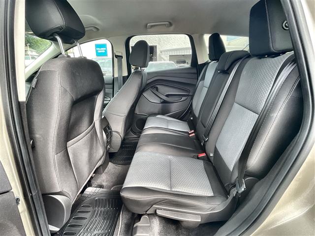 Photo of 2017 WHITE GOLD METALLIC Ford Escape
