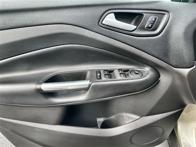 Photo of 2017 WHITE GOLD METALLIC Ford Escape