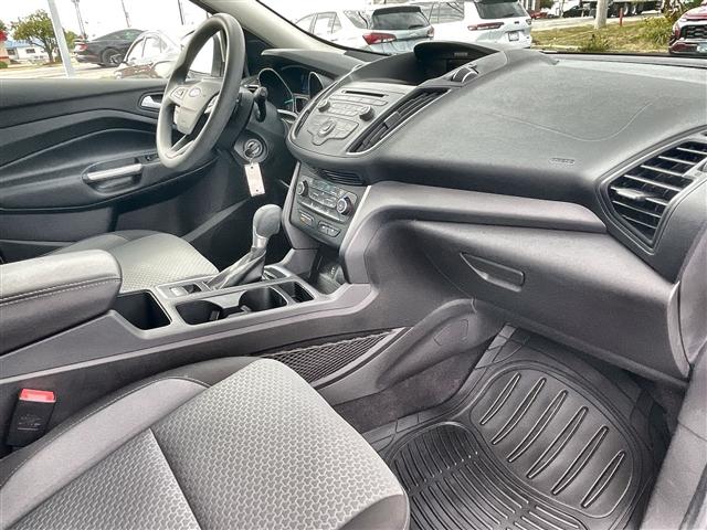 Photo of 2017 WHITE GOLD METALLIC Ford Escape