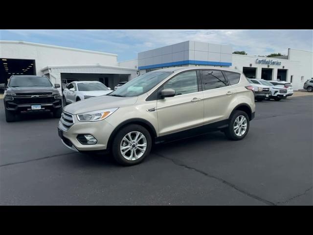 Photo of 2017 WHITE GOLD METALLIC Ford Escape