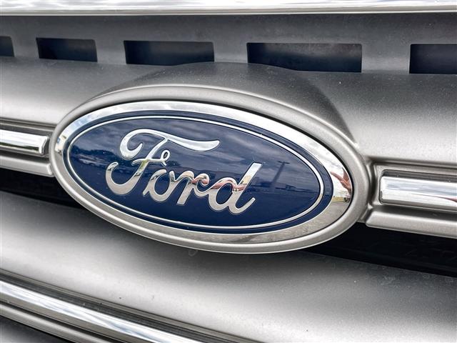 Photo of 2017 WHITE GOLD METALLIC Ford Escape