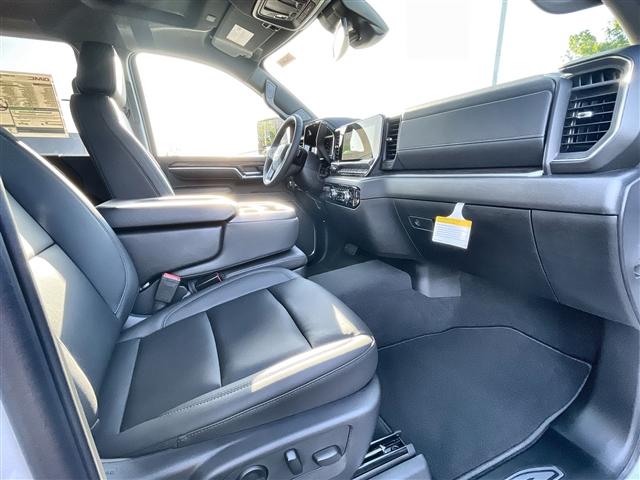 Photo of 2025 Summit White GMC Sierra 2500