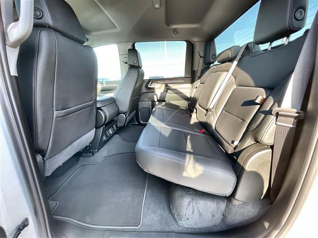 Photo of 2025 Summit White GMC Sierra 2500