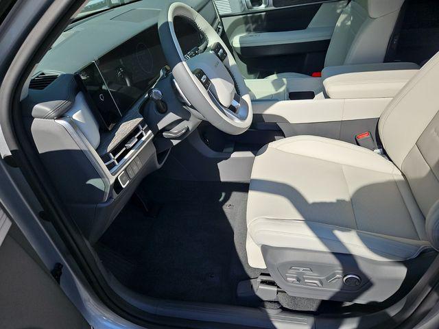 Photo of 2025 Shimmering Silver Hyundai SANTA FE