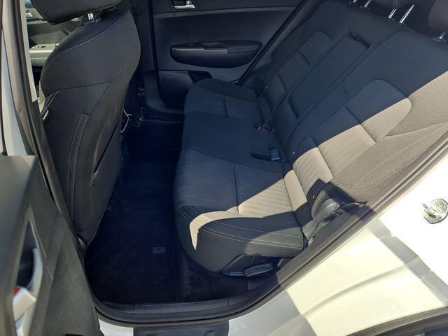Photo of 2022 Snow White Pearl Kia Sportage