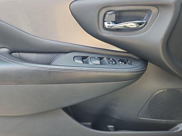 Photo of 2023 Super Black Nissan Murano