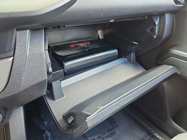 Photo of 2022 White Toyota Tacoma