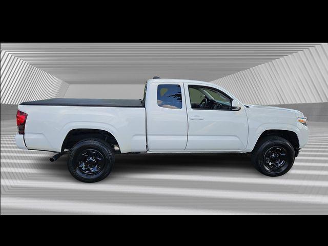 Photo of 2022 White Toyota Tacoma