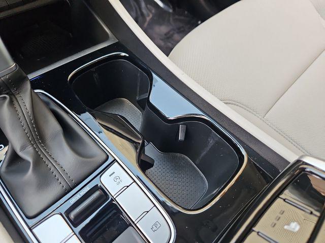 Photo of 2023 Shimmering Silver Hyundai TUCSON