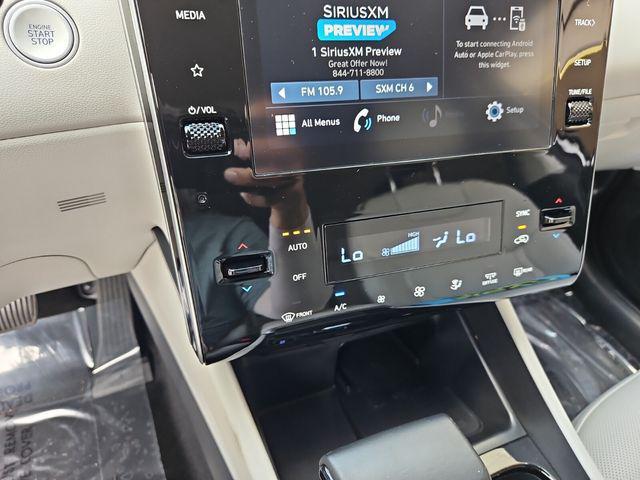 Photo of 2023 Shimmering Silver Hyundai TUCSON