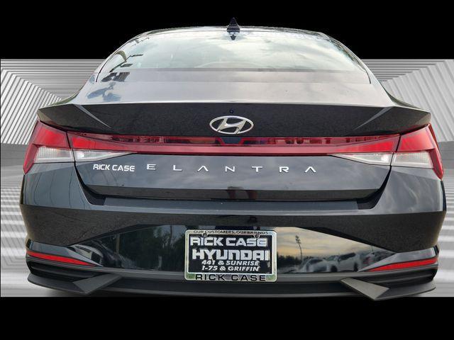 Photo of 2023 Onyx Black Hyundai ELANTRA