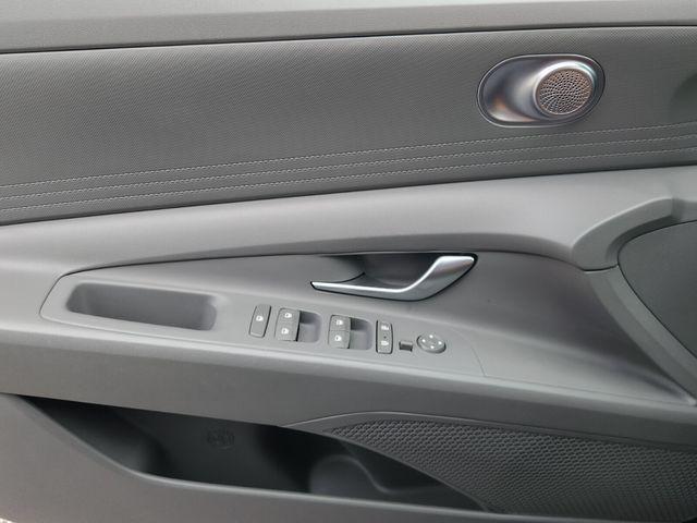 Photo of 2023 Onyx Black Hyundai ELANTRA