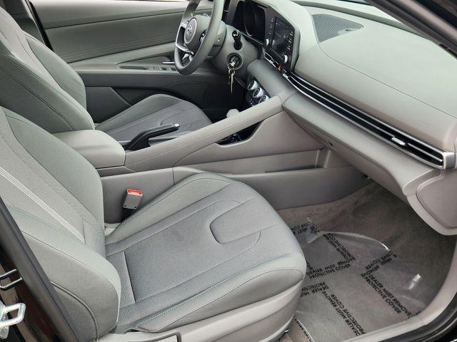 Photo of 2023 Onyx Black Hyundai ELANTRA