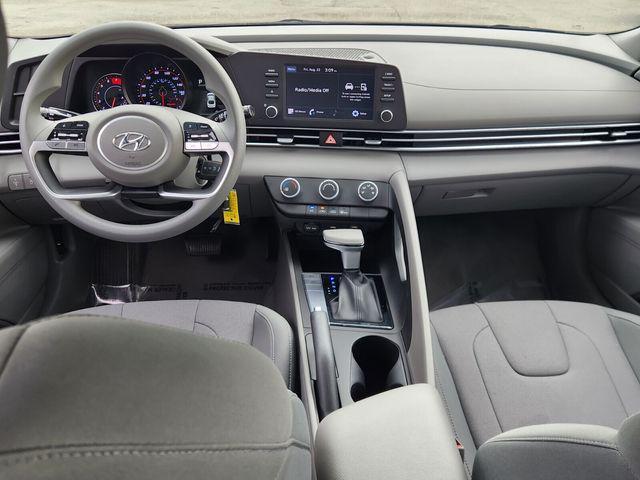 Photo of 2023 Onyx Black Hyundai ELANTRA