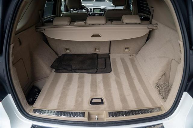 Photo of 2015 White Mercedes-Benz M-Class