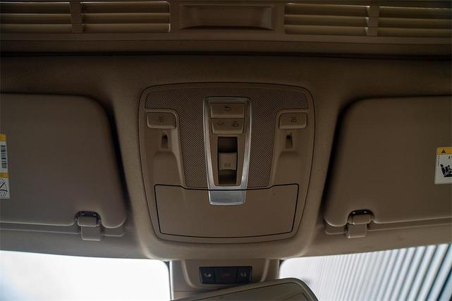 Photo of 2015 White Mercedes-Benz M-Class