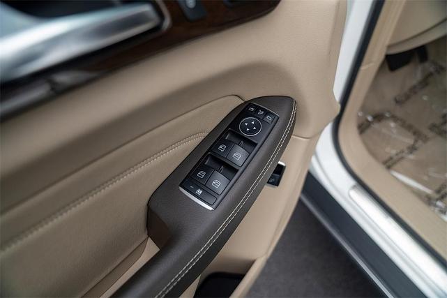 Photo of 2015 White Mercedes-Benz M-Class