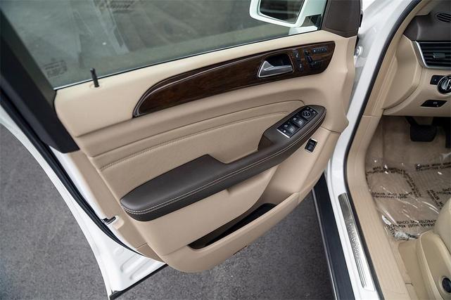 Photo of 2015 White Mercedes-Benz M-Class