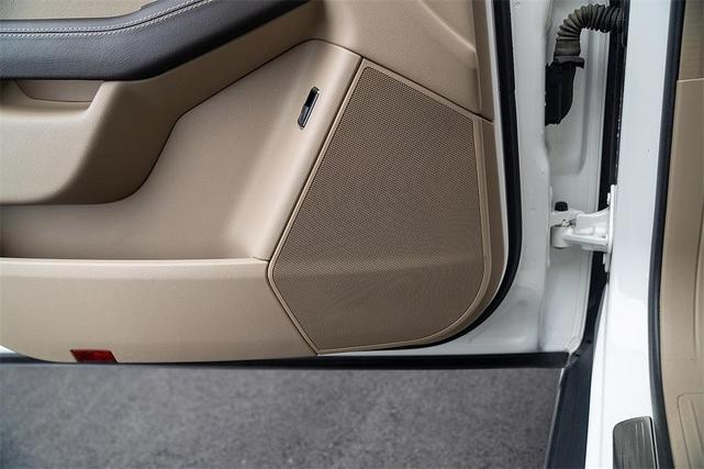 Photo of 2015 White Mercedes-Benz M-Class