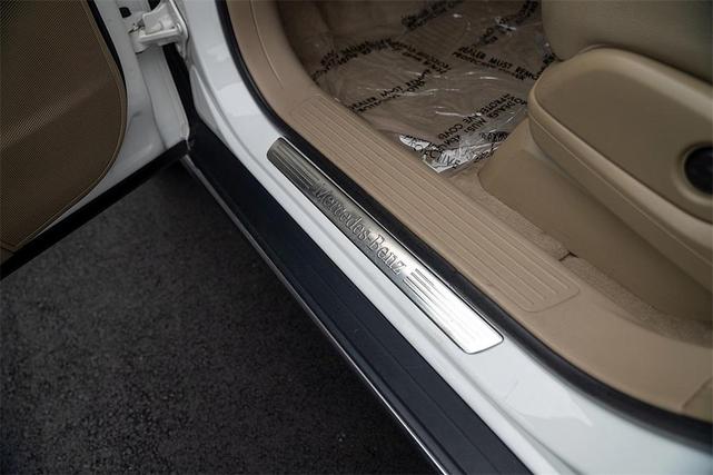 Photo of 2015 White Mercedes-Benz M-Class