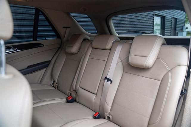 Photo of 2015 White Mercedes-Benz M-Class