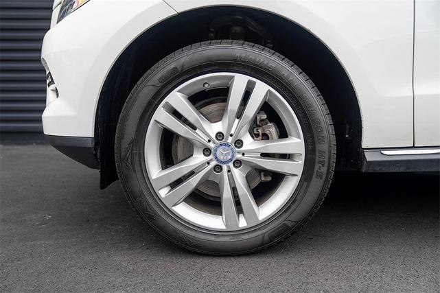 Photo of 2015 White Mercedes-Benz M-Class