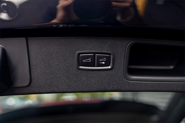 Photo of 2024 Black Porsche Macan