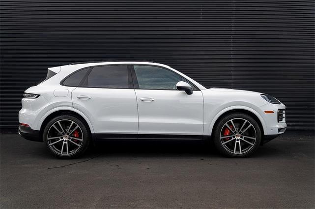 Photo of 2025 Carrara White Metallic Porsche Cayenne