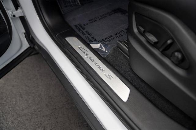 Photo of 2025 Carrara White Metallic Porsche Cayenne