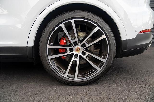 Photo of 2025 Carrara White Metallic Porsche Cayenne