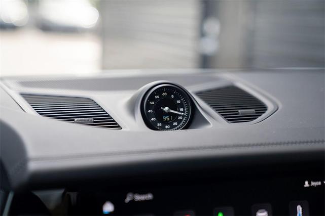 Photo of 2025 Carrara White Metallic Porsche Cayenne