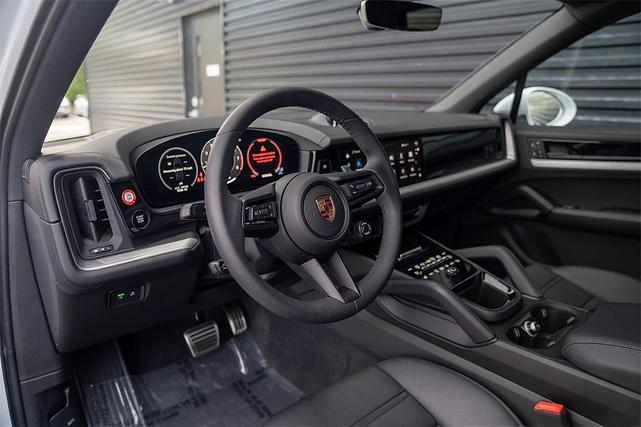 Photo of 2025 Carrara White Metallic Porsche Cayenne