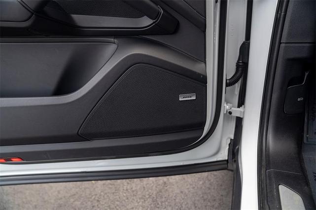 Photo of 2025 Carrara White Metallic Porsche Cayenne