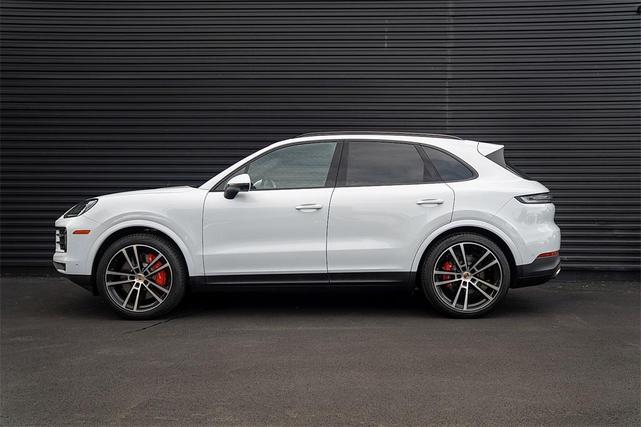 Photo of 2025 Carrara White Metallic Porsche Cayenne