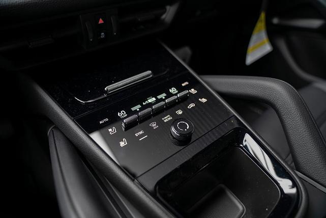 Photo of 2025 White Porsche Cayenne