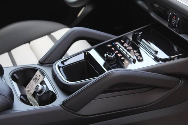 Photo of 2025 Gray Porsche Cayenne