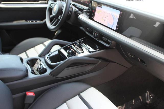 Photo of 2025 Gray Porsche Cayenne